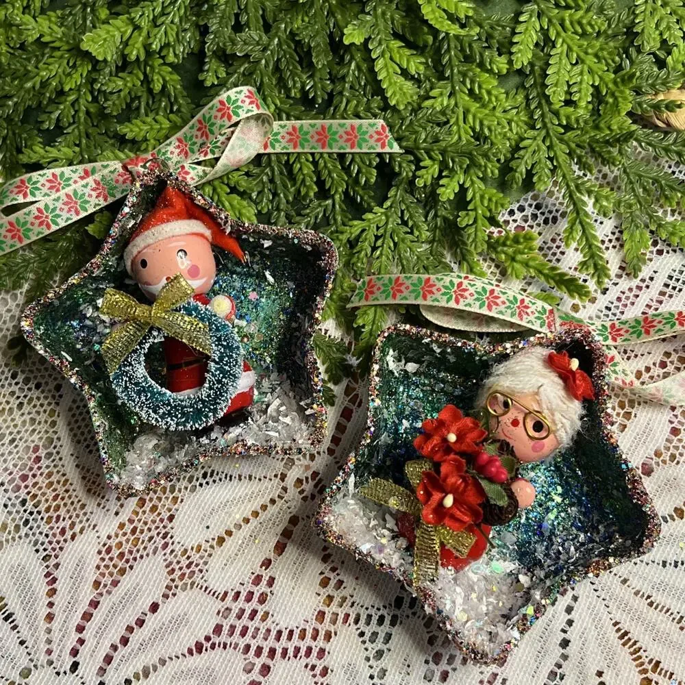Vintage Star Tart Tins Set/2 Santa Mrs Claus Diorama Mid Century Ornaments